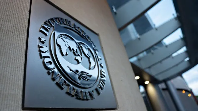 IMF thông qua khoản vay 15,6 tỷ USD cho Ukraine