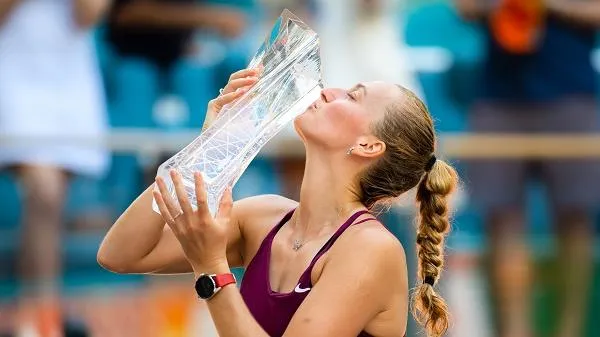 Miami Open: Kvitova lên ngôi vô địch, Rybakina lỡ Sunshine Double