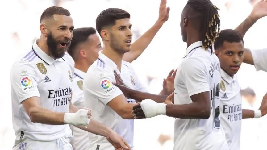 Benzema lập hat-trick trong chiến thắng 6 sao của Real