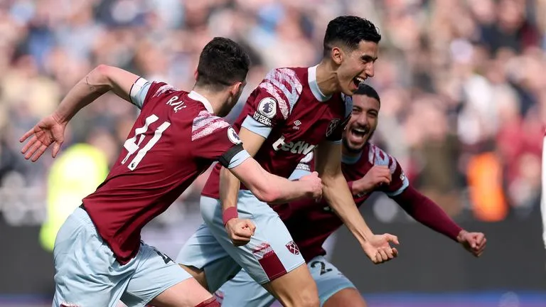 West Ham thoát nhóm “cầm đèn đỏ” sau trận thắng Southampton