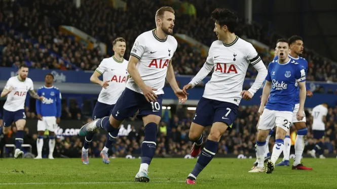 Tottenham vẫn đánh bật MU khỏi tốp 4 dù chia điểm Everton