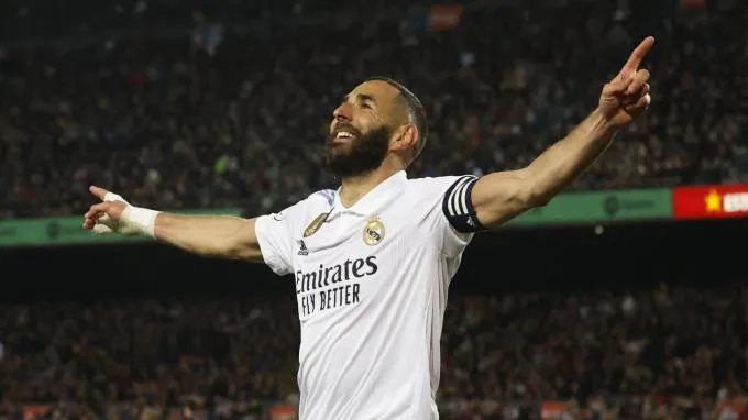 Lập hat-trick vào lưới Barca, Benzema cán cột mốc mới tại El Clasico