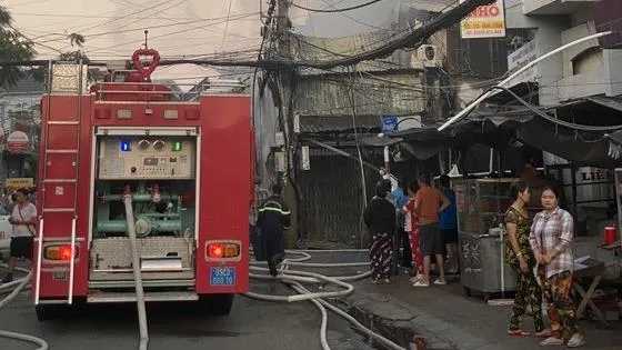 Cháy chợ Long Mỹ, 2 căn nhà bị thiêu rụi