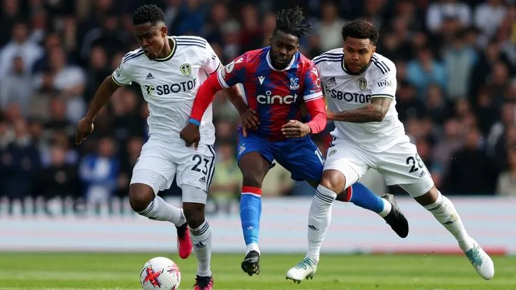 Crystal Palace tạm an toàn và đẩy Leeds ở gần nhóm xuống hạng