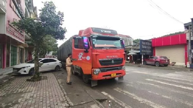 Điểm tin sáng 11/4: Tài xế dùng giấy chứng nhận kiểm định giả | Du khách bị đuối nước tại Bình Định