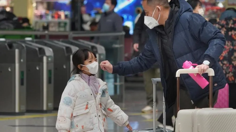 Trung Quốc: Người dân không còn phải đeo khẩu trang trên phương tiện công cộng