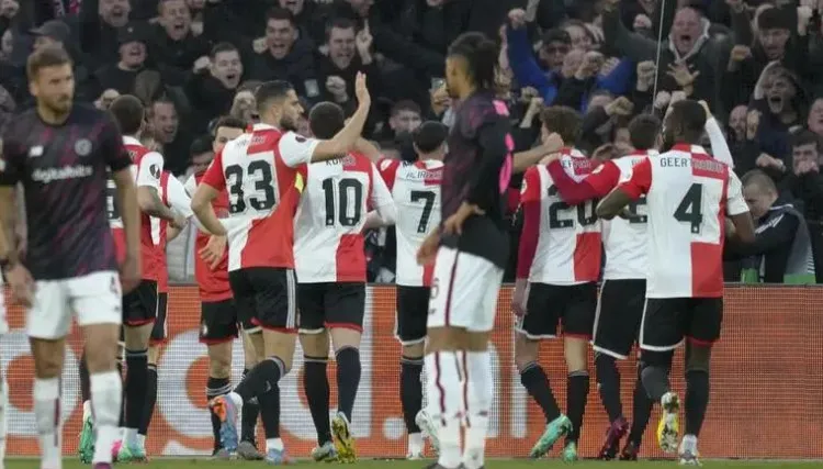Để Feyenoord đòi nợ, Roma chờ trận lượt về để ngược dòng