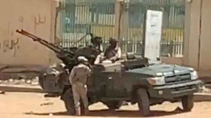 Dinh tổng thống Sudan bị chiếm giữ