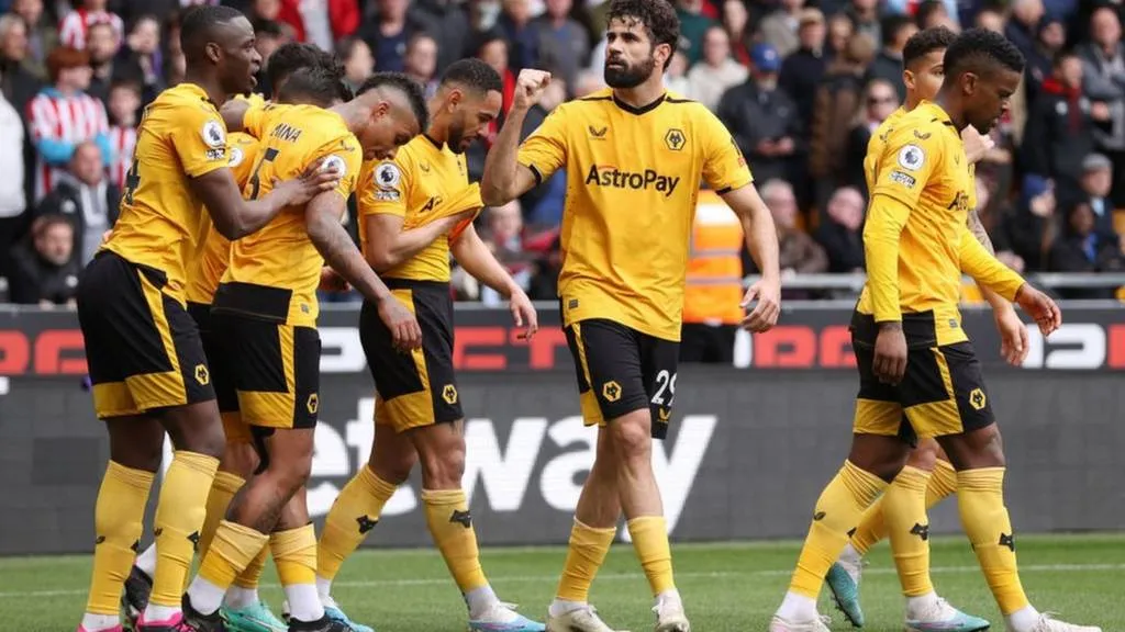 Wolves tạm an toàn, Brentford lỡ cơ hội vượt mặt Liverpool