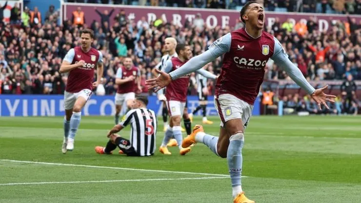 Aston Villa khiến Newcastle sảy chân trong cuộc đua tốp 4