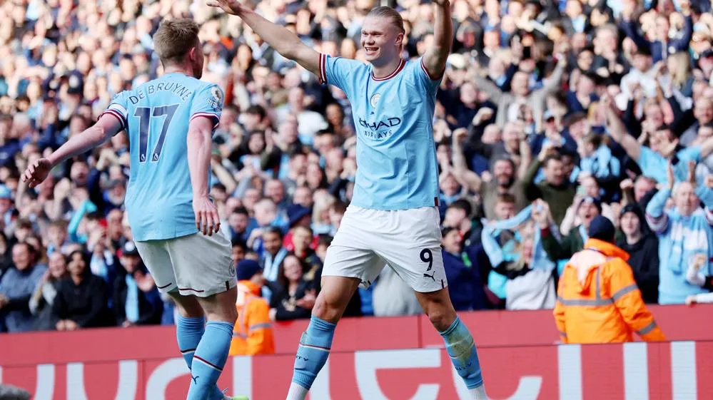 Man City phả hơi nóng lên Arsenal, Leicester gần vé xuống hạng