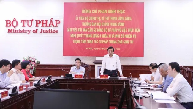 Hệ thống pháp luật vẫn còn chồng chéo, mâu thuẫn