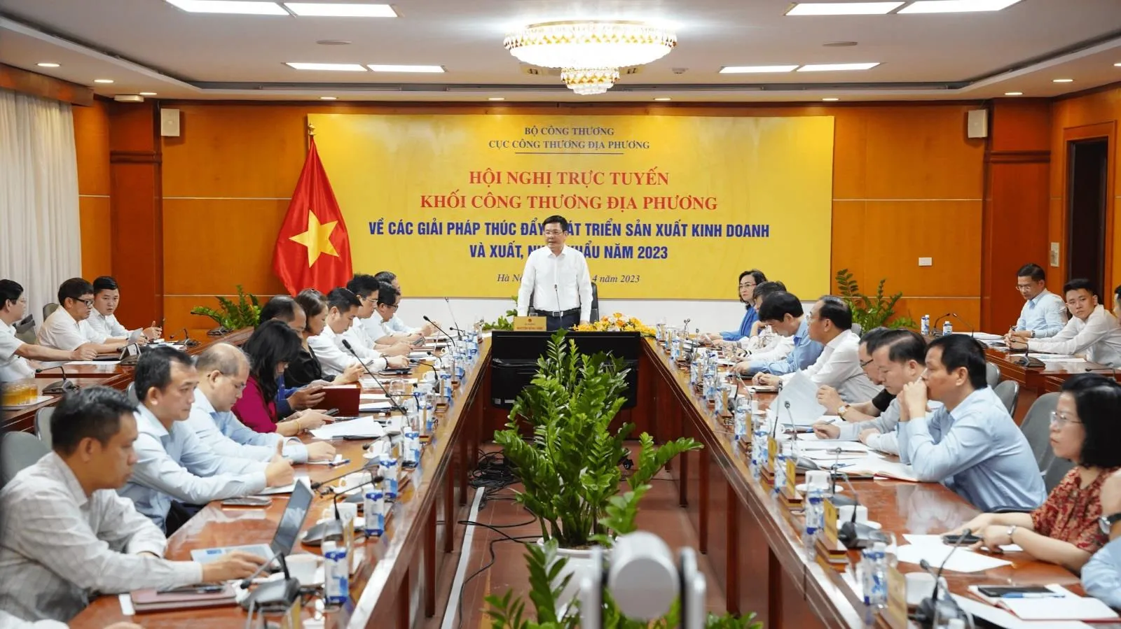 Bộ trưởng Nguyễn Hồng Diên: Doanh nghiệp khó xuất khẩu chính ngạch vì thiếu chuyên nghiệp