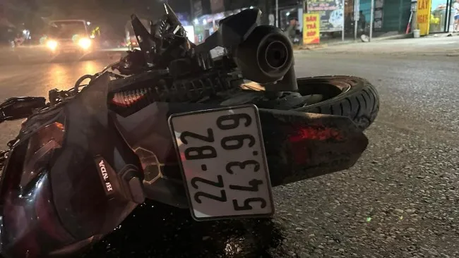 Xe cứu thương va chạm xe máy, 2 người tử vong