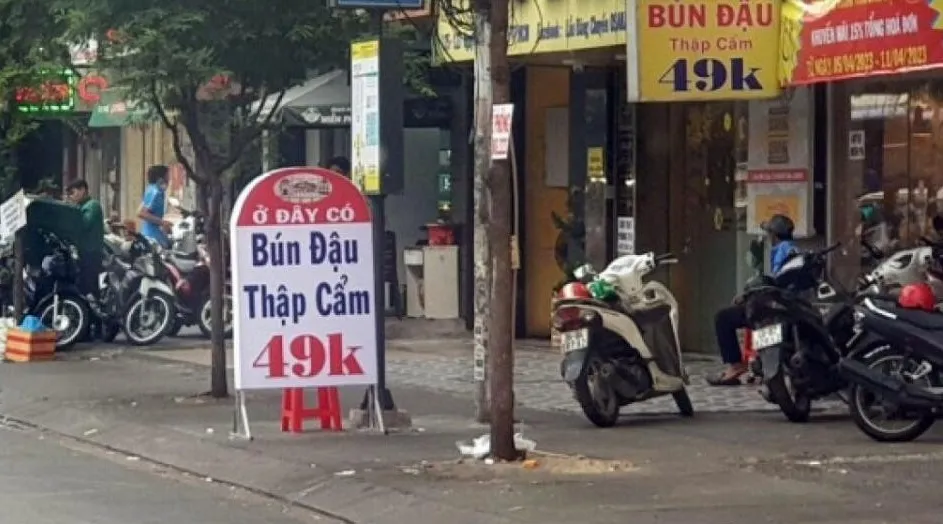Lắp biển hiệu nhái cột mốc giao thông, mốc lộ giới có vi phạm quy định?