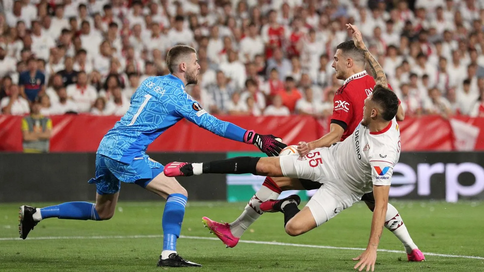 Điểm tin bóng đá mới nhất (21/4): De Gea hóa tội đồ, MU thua thảm trước Sevilla