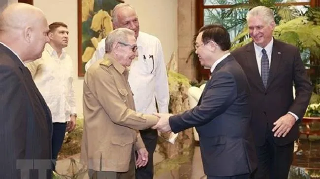 Chủ tịch Quốc hội hội kiến Đại tướng Raúl Castro Ruz và Chủ tịch Cuba