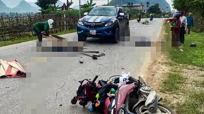 Va chạm với xe bán tải, 2 phụ nữ đi xe máy tử vong