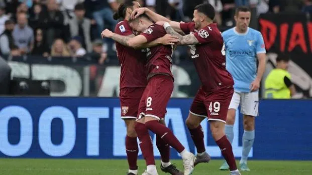 Lazio sảy chân, mất ngôi nhì bảng nếu Juve đá bại Napoli