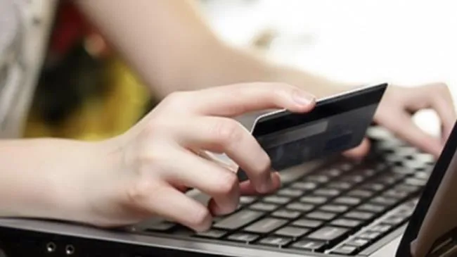 Điểm tin trưa 25/4: Rộ trò mạo danh doanh nghiệp tri ân | Phát hiện kiện hàng khẩu trang chứa ma túy