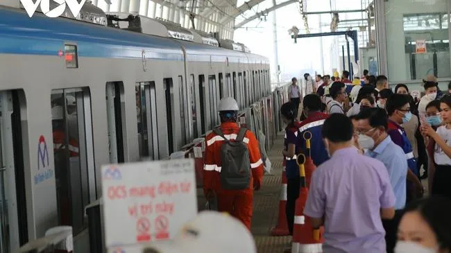 TPHCM: Tiếp tục thử nghiệm đoàn tàu metro số 1 trên cao