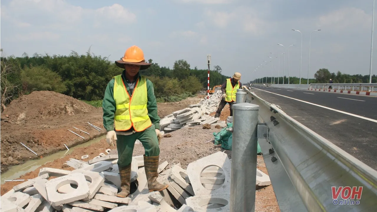 Thí điểm thưởng nhà thầu đảm bảo tiến độ 15 dự án giao thông