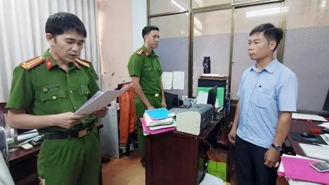 Ba cán bộ thuộc Văn phòng Đăng ký đất đai tỉnh Quảng Ngãi bị khởi tố