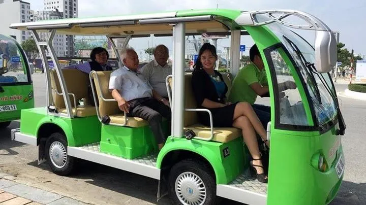 TPHCM: Kiến nghị đưa 70 xe điện chở khách tham quan từ 30/4