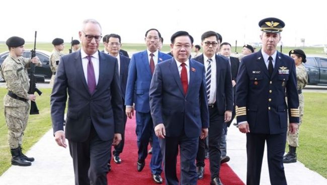 Chủ tịch Quốc hội Việt Nam bắt đầu thăm chính thức Cộng hòa Đông Uruguay