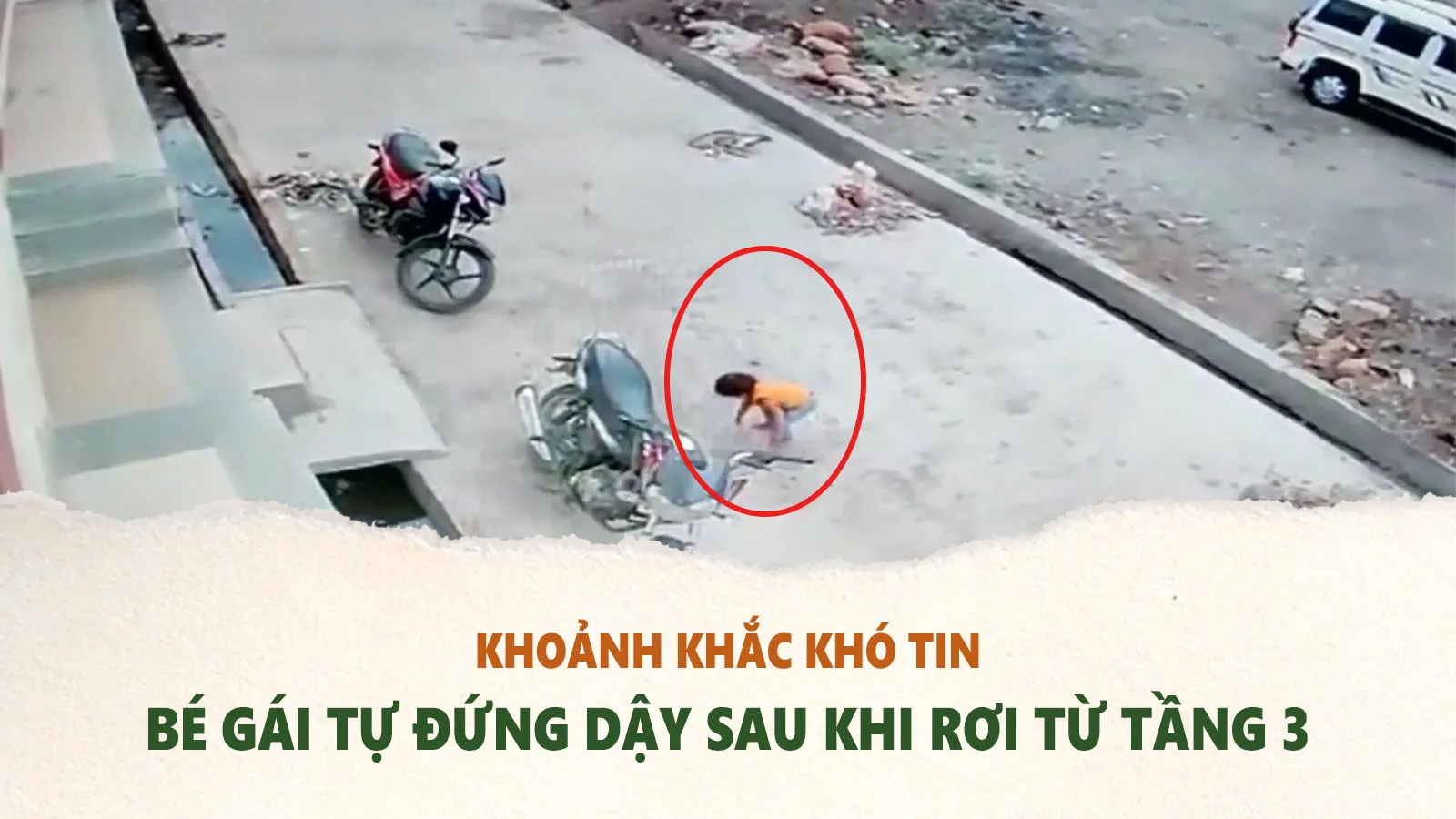 Ngã từ tầng 3 xuống đất, bé gái 4 tuổi tự đứng dậy