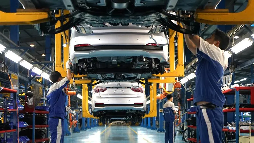 Bộ Tài chưa muốn giảm 50% phí trước bạ ôtô trong nước