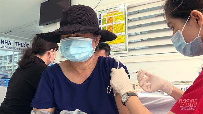 Tiêm chủng vaccine Covid-19 cho nhóm người có nguy cơ xuyên lễ