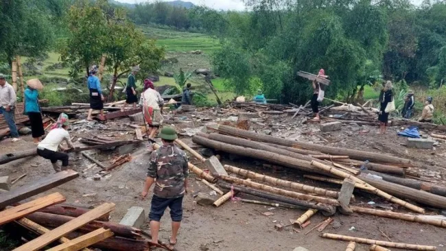 Sơn La: Mưa giông khiến nhiều nhà bị tốc mái