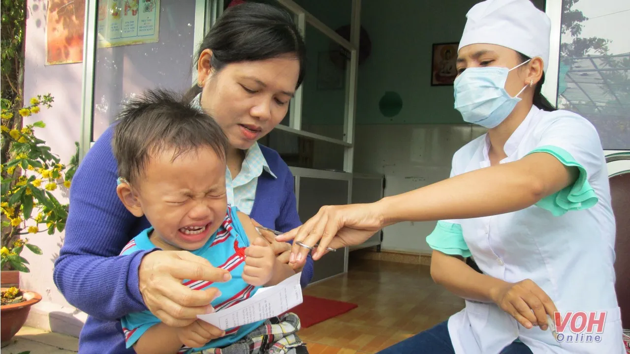 Các địa phương rà soát, lập danh sách trẻ chưa tiêm đủ mũi vaccine để tiêm vét