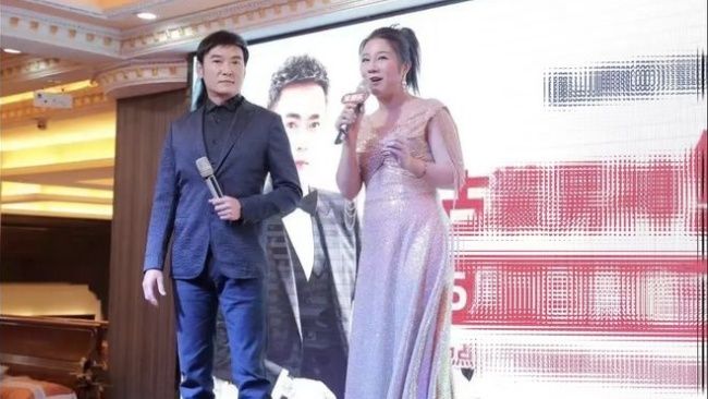 Khi mọi người đang nghỉ lễ 1/5, Tiêu Ân Tuấn vẫn phải làm việc để kiếm tiền