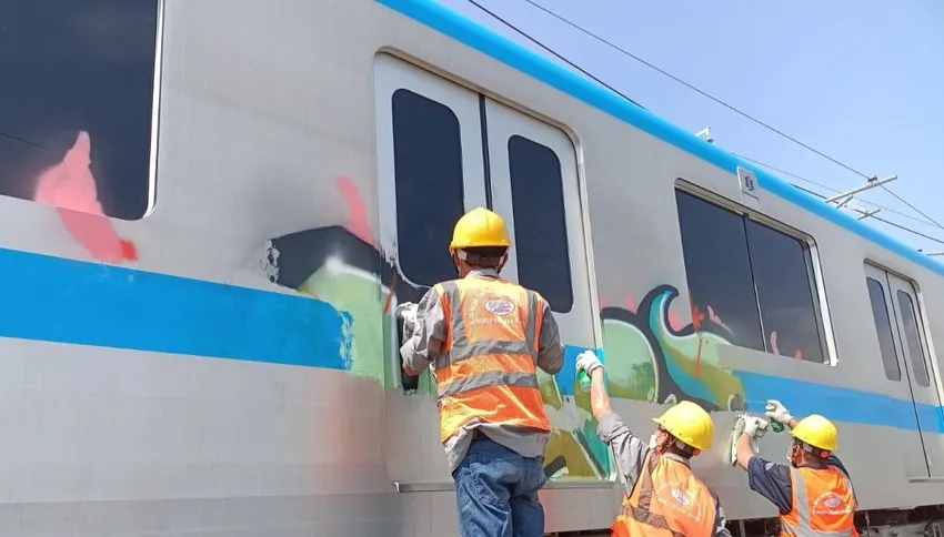 Đoàn tàu metro số 1 đã được làm sạch sau sự cố vẽ bậy trên tàu