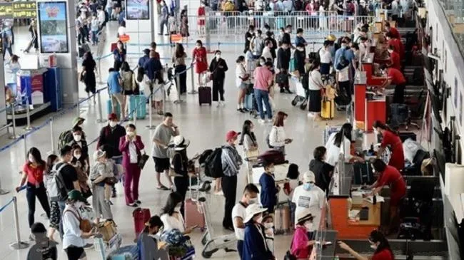 Hành khách di chuyển bằng đường hàng không dịp lễ tăng 39% so với 2022