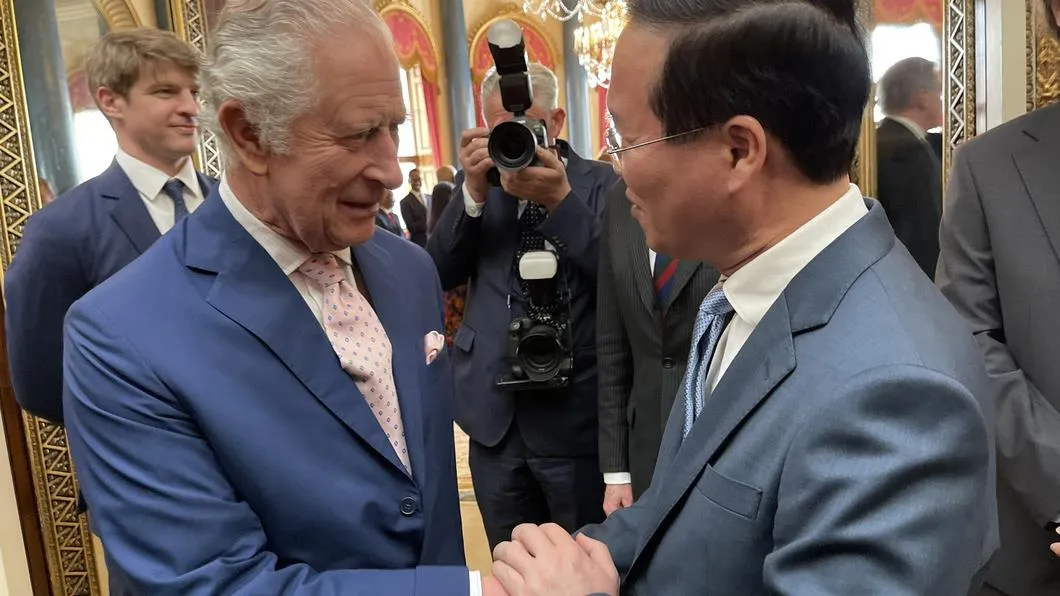 Chủ tịch nước Võ Văn Thưởng gặp Nhà vua Anh Charles III