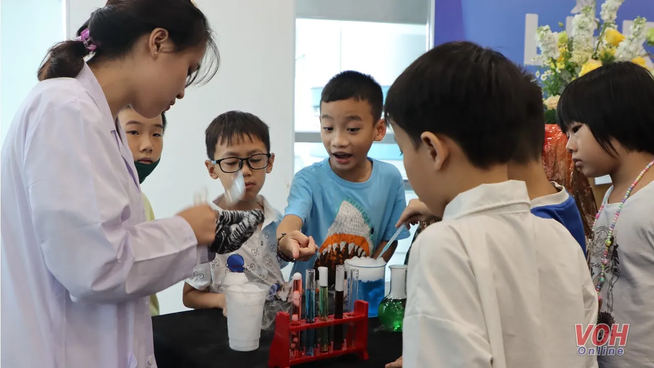 Chưa hè, phụ huynh đã mướt mải tìm lớp gửi con