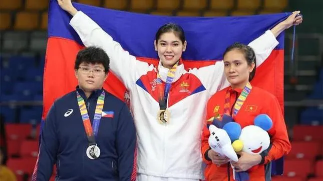 Nữ vận động viên “bay” lên trời đêm khai mạc SEA Games 32 là ai?