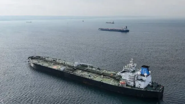 Siết hoạt động các tàu chở dầu Nga trốn lệnh trừng phạt