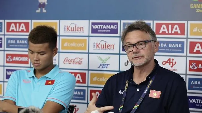 HLV Philippe Troussier hài lòng với màn trình diễn của U22 Việt Nam