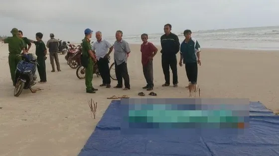 Quảng Trị: Phát hiện thi thể một ngư dân dạt vào bờ biển