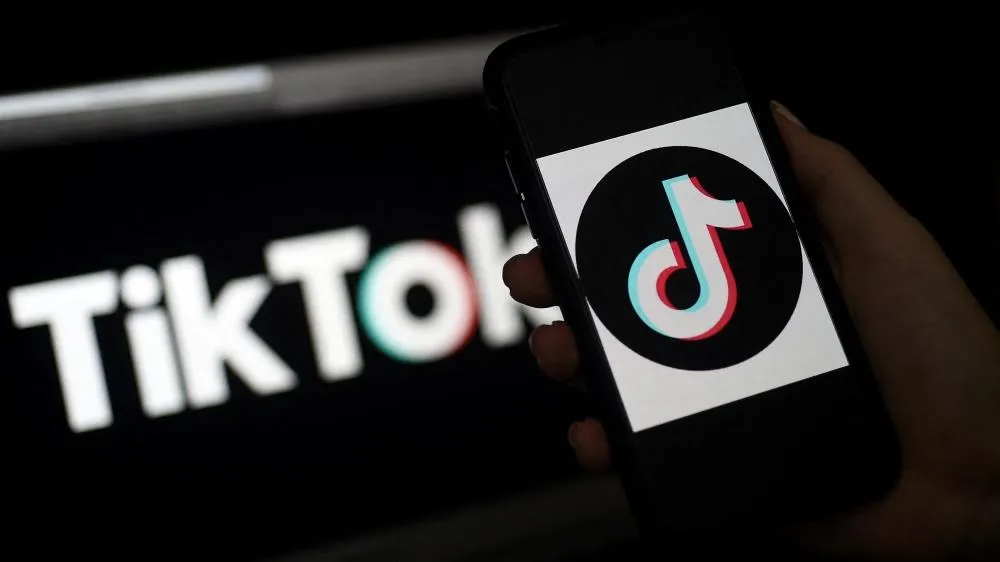 Áo cấm nhân viên chính phủ cài TikTok trên điện thoại công vụ