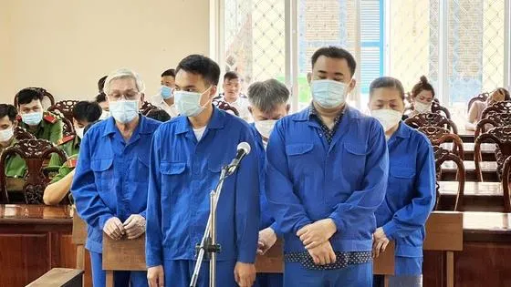 5 bị cáo chi tiền để “điều chuyển” giám đốc Công an An Giang lãnh án tổng cộng 61 năm tù