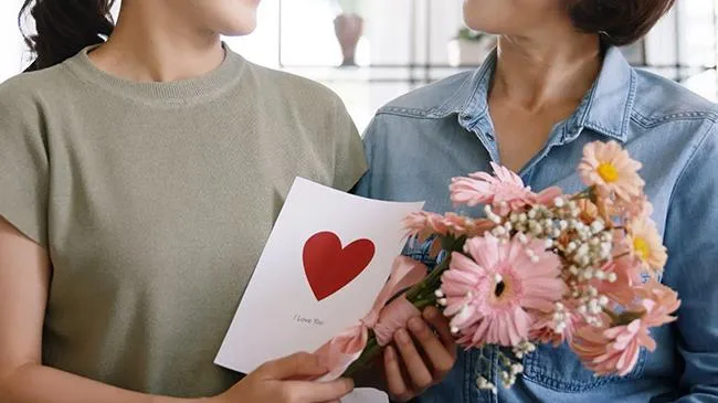 Dịch vụ giao hoa ra mắt bot AI MomVerse có thể làm thơ cho Ngày của Mẹ