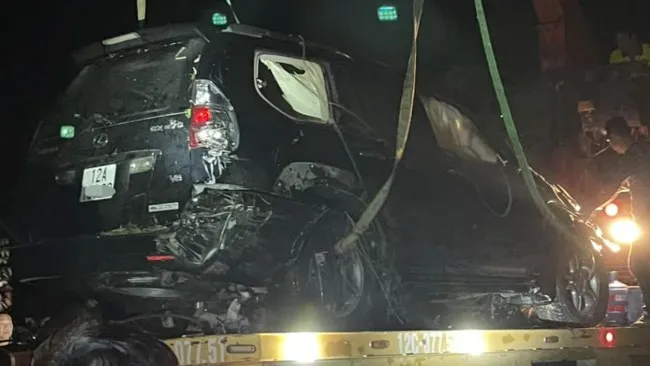 Xế hộp lao xuống sông, một giám đốc doanh nghiệp tử vong