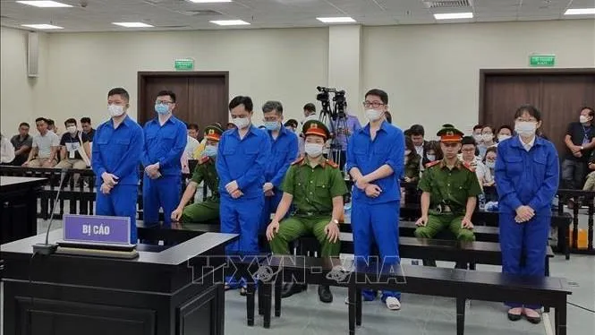 Chủ tịch Louis Holdings lĩnh 5 năm 6 tháng tù