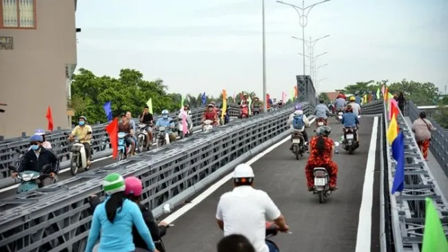 Cấm ô tô lưu thông qua cầu An Phú Đông từ 18 giờ hôm nay