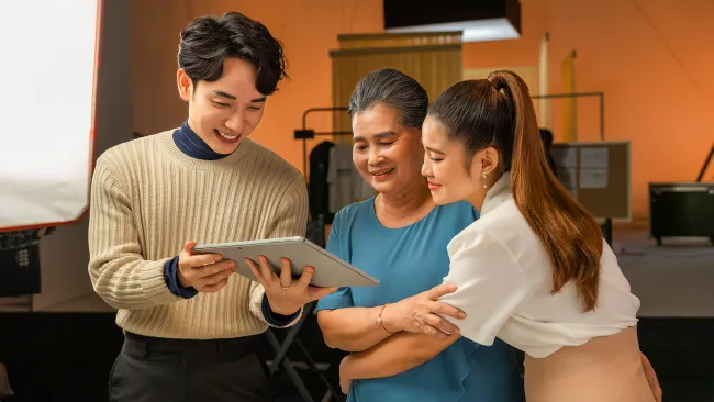 Xúc động với những “chạm nhẹ giản đơn” trong MV mới của Trúc Nhân